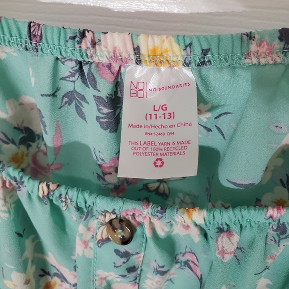 No Boundaries Floral Top - Picture 3 of 3